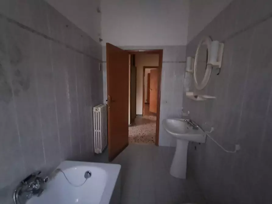 Immagine 21 di Villa in vendita  a Terricciola