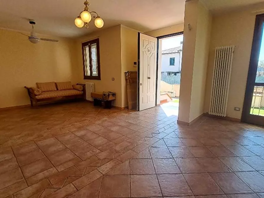 Immagine 2 di Villa in vendita  a San Giuliano Terme