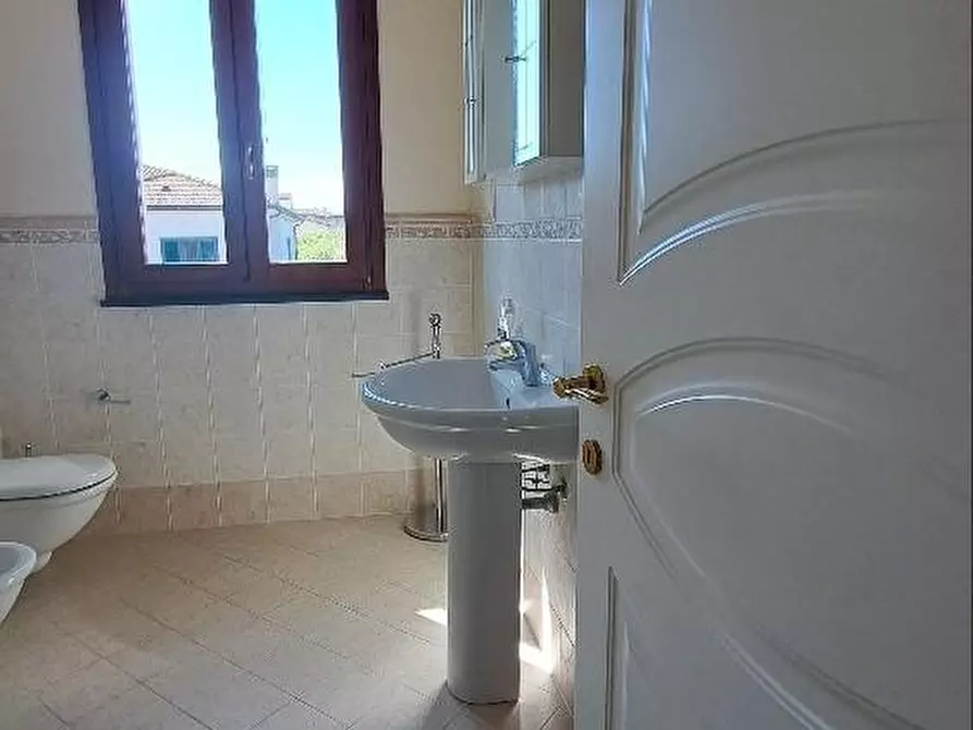 Immagine 11 di Villa in vendita  a San Giuliano Terme