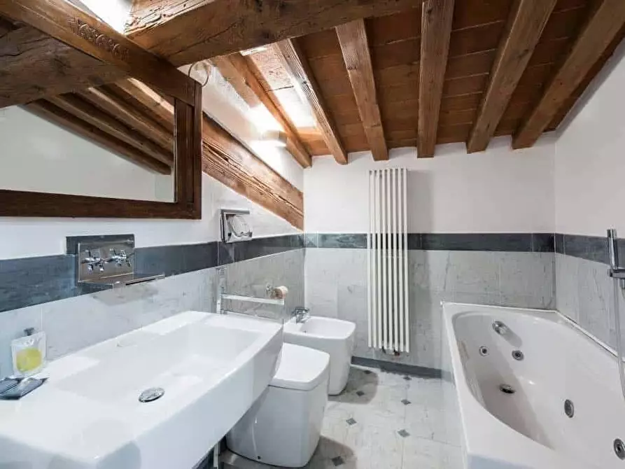 Immagine 13 di Appartamento in affitto  a Firenze