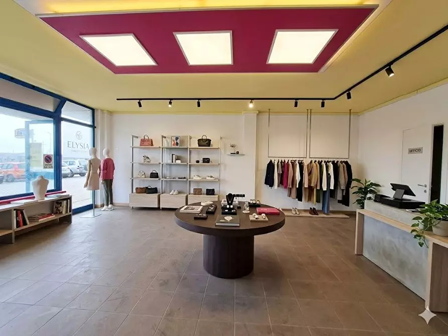 Immagine 2 di Negozio in vendita  a Bientina