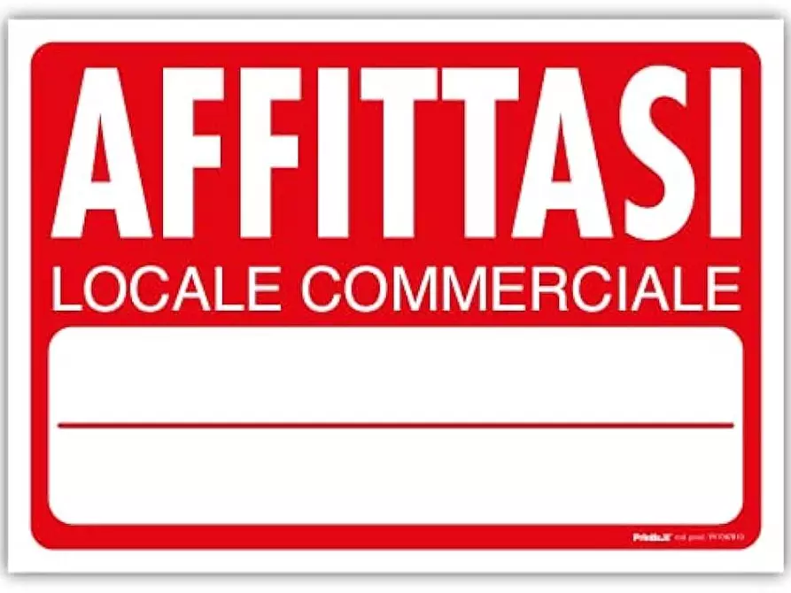 Immagine 1 di Negozio in affitto  a Carrara