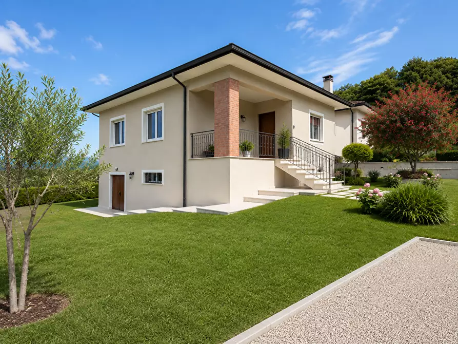 Immagine 8 di Villa in vendita  a Terricciola