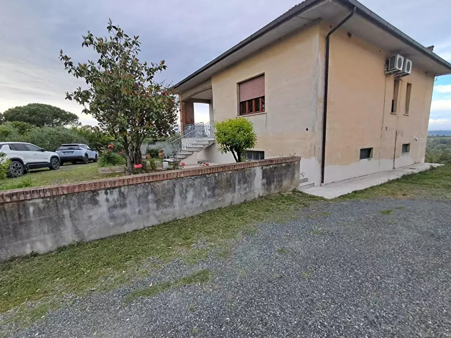 Immagine 2 di Villa in vendita  a Terricciola