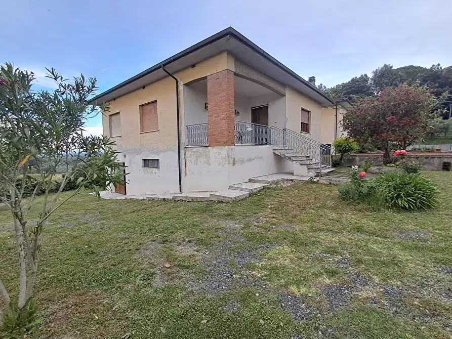 Immagine 9 di Villa in vendita  a Terricciola