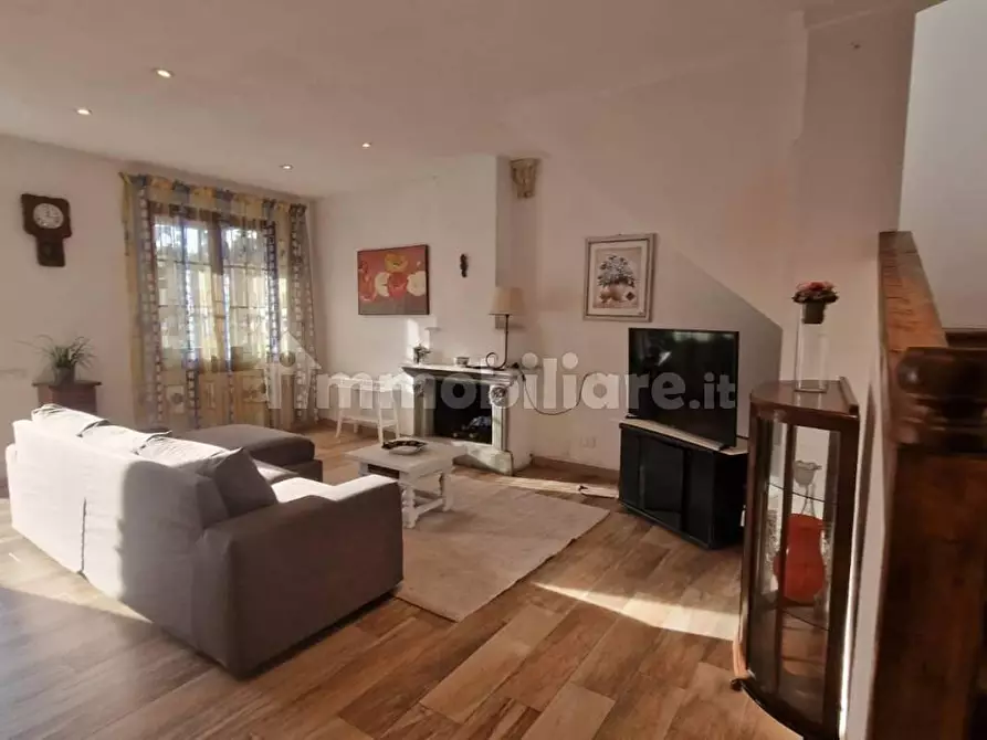 Immagine 1 di Terratetto in vendita  a Viareggio