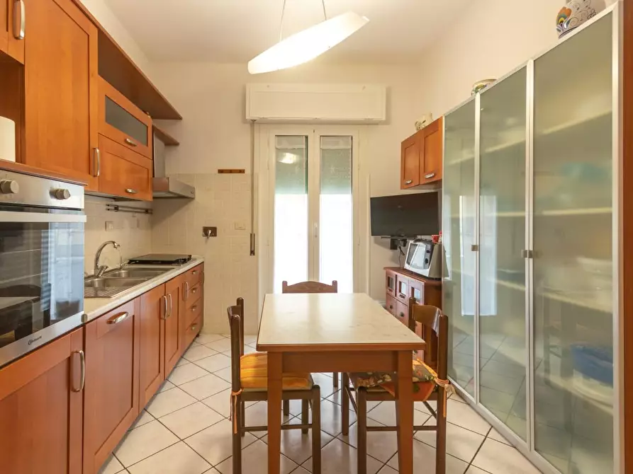 Immagine 5 di Appartamento in vendita  a Livorno