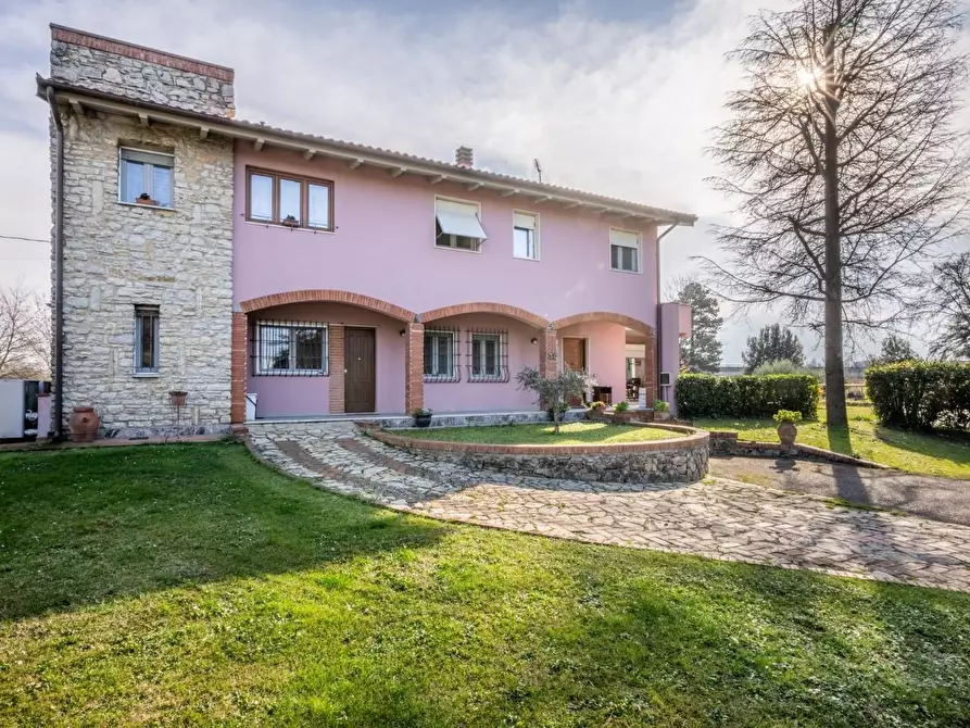 Immagine 1 di Casa indipendente in vendita  a Pontedera