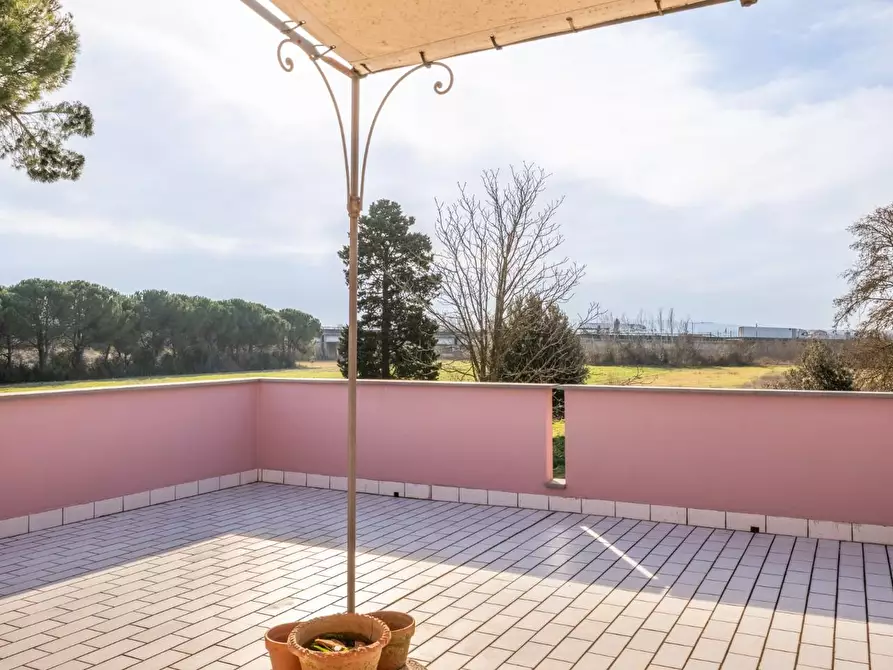 Immagine 31 di Casa indipendente in vendita  a Pontedera