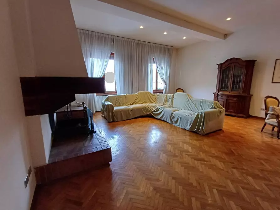 Immagine 2 di Villa in vendita  a Empoli