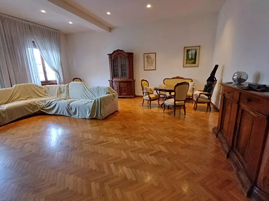 Immagine 1 di Villa in vendita  a Empoli