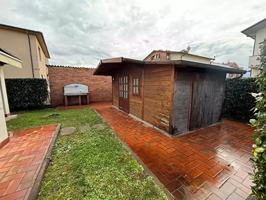 Immagine 4 di Villa in vendita  a San Giuliano Terme