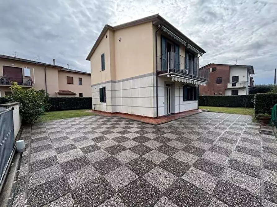 Immagine 2 di Villa in vendita  a San Giuliano Terme