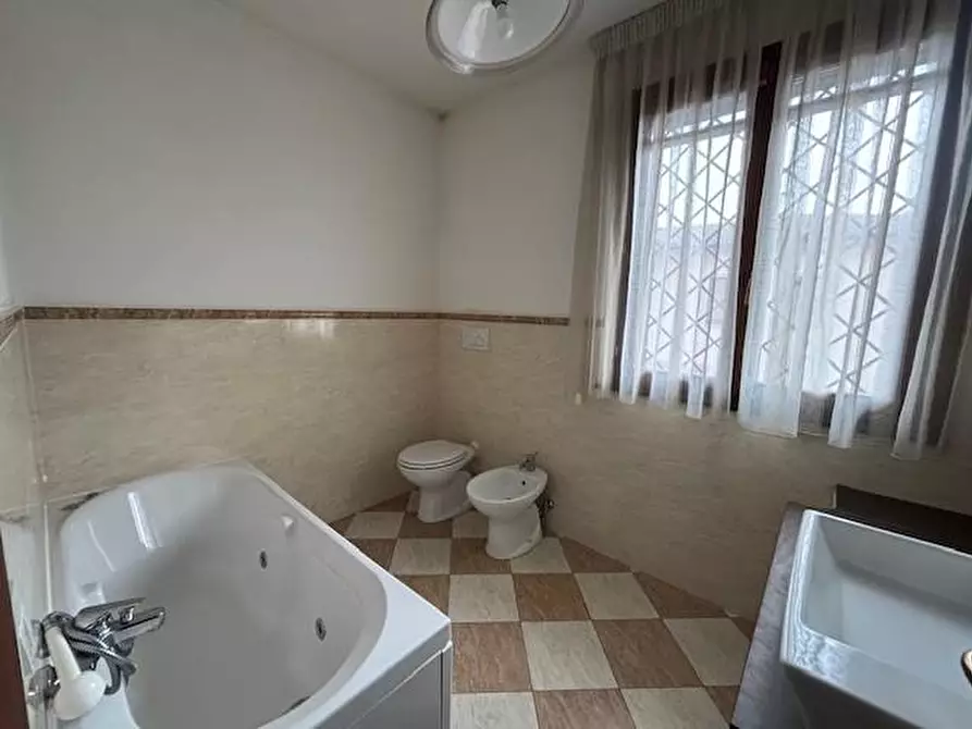 Immagine 14 di Villa in vendita  a San Giuliano Terme