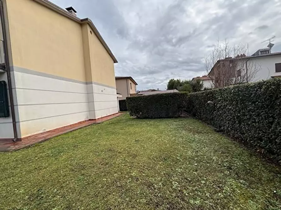 Immagine 5 di Villa in vendita  a San Giuliano Terme