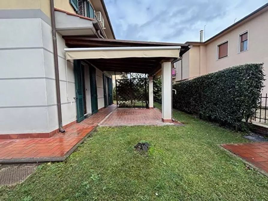 Immagine 3 di Villa in vendita  a San Giuliano Terme