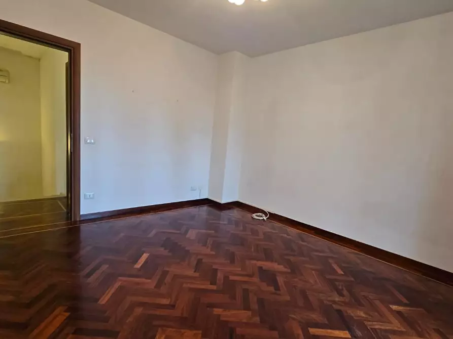 Immagine 21 di Villa in vendita  a San Giuliano Terme