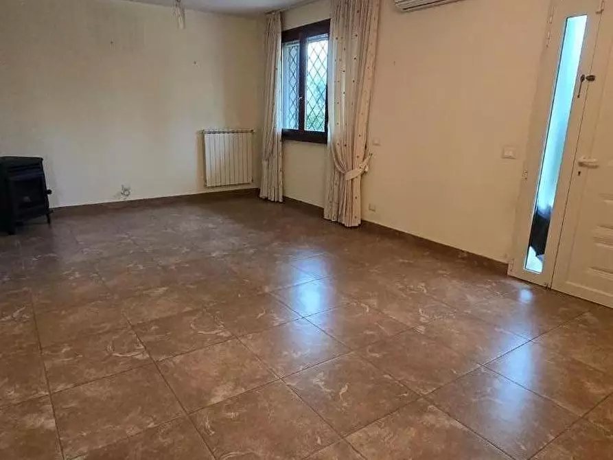 Immagine 3 di Villa in vendita  a San Giuliano Terme