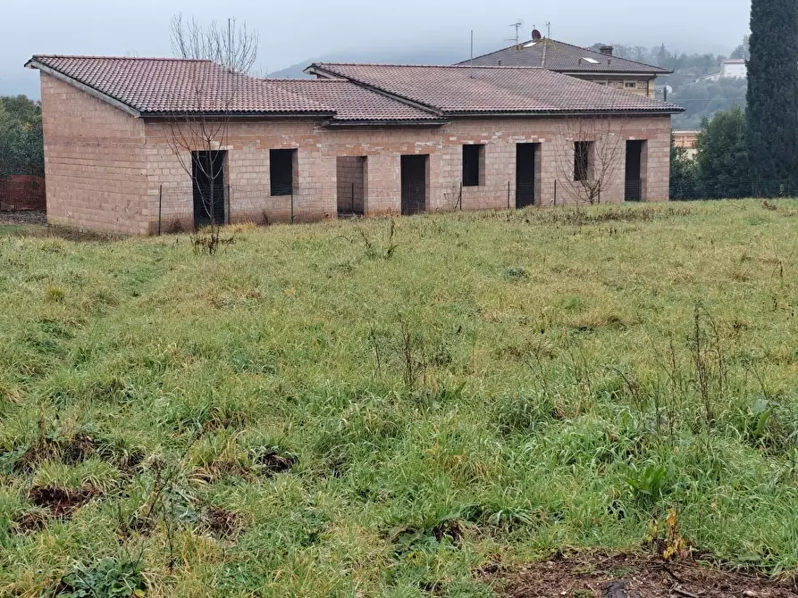 Immagine 2 di Villa in vendita  a Lucca