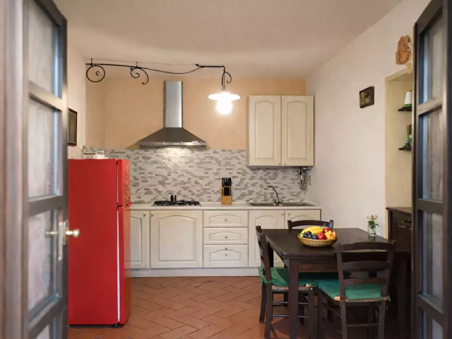 Immagine 4 di Casa bifamiliare in vendita  a Buti