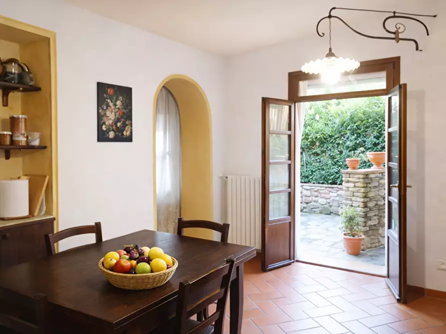 Immagine 6 di Casa bifamiliare in vendita  a Buti