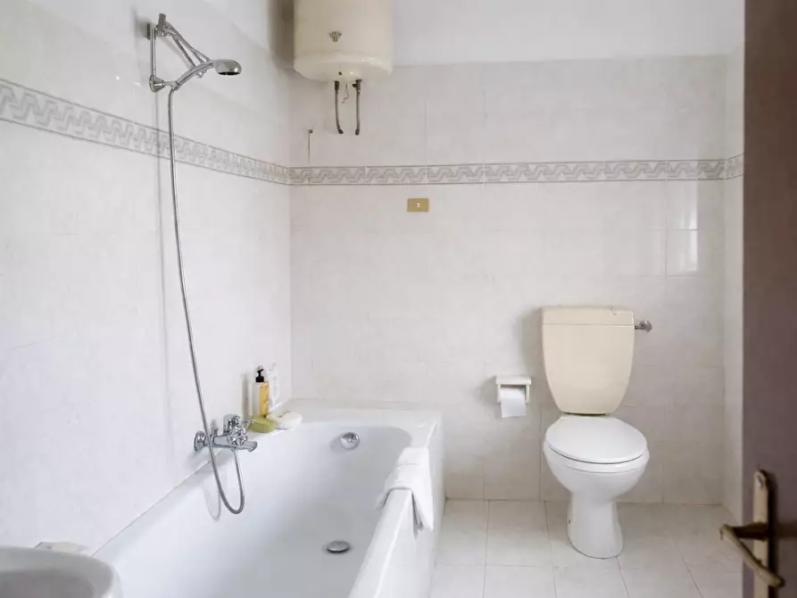 Immagine 9 di Casa bifamiliare in vendita  a Buti