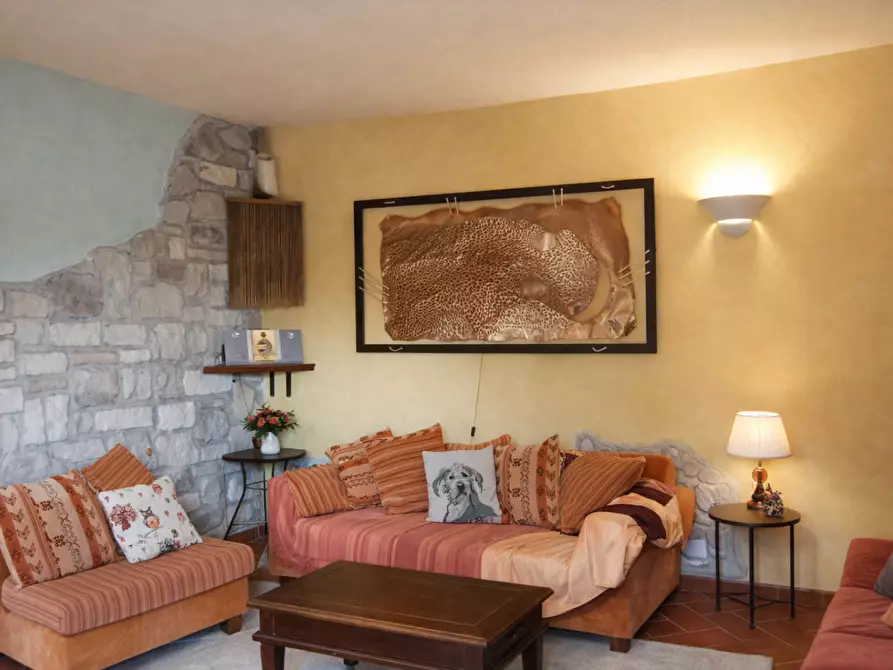 Immagine 1 di Casa bifamiliare in vendita  a Buti
