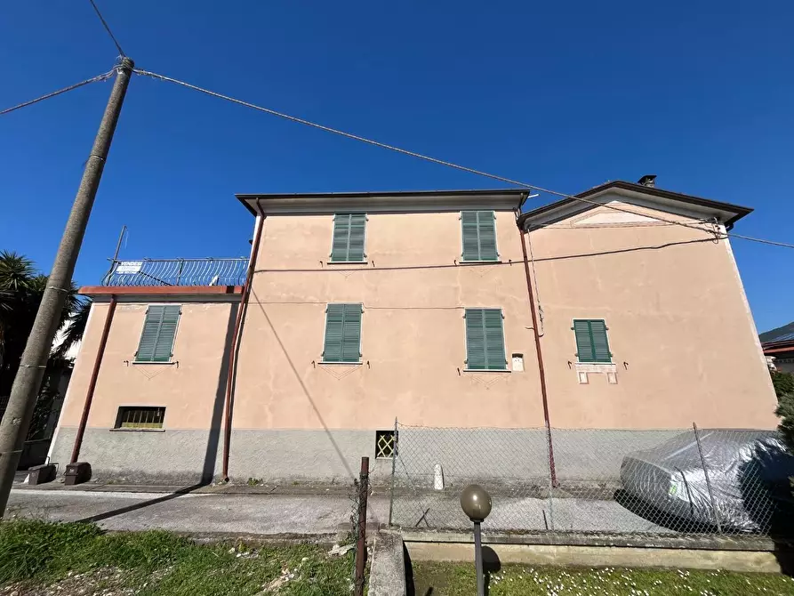 Immagine 2 di Casa semindipendente in vendita  a Massa