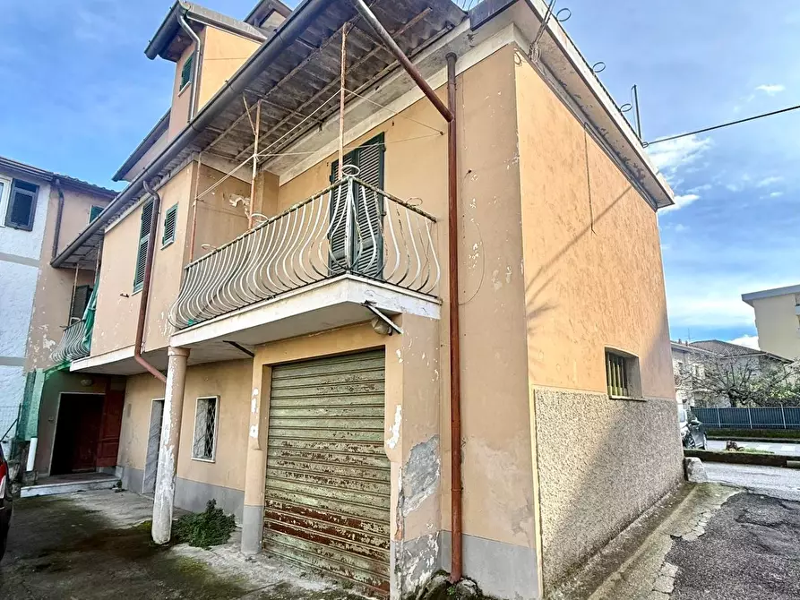 Immagine 4 di Casa semindipendente in vendita  a Massa