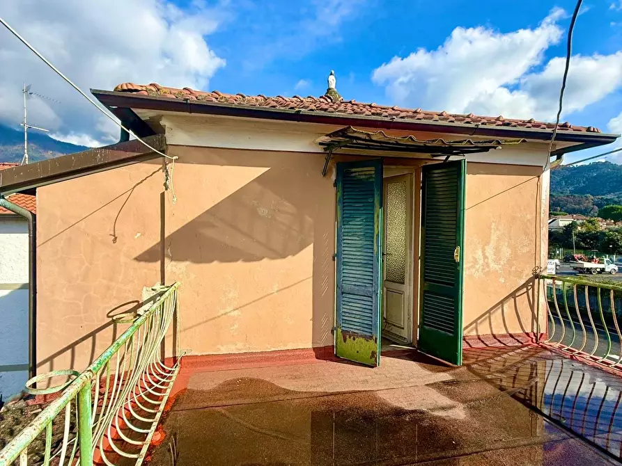 Immagine 21 di Casa semindipendente in vendita  a Massa