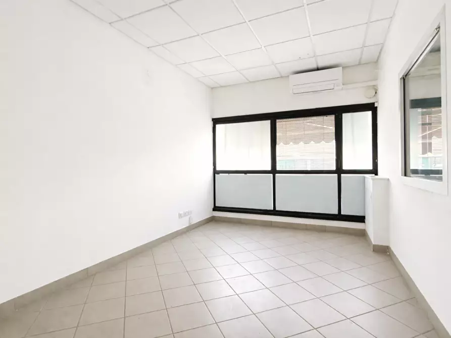 Immagine 11 di Attività artigianale in affitto  a Vicopisano