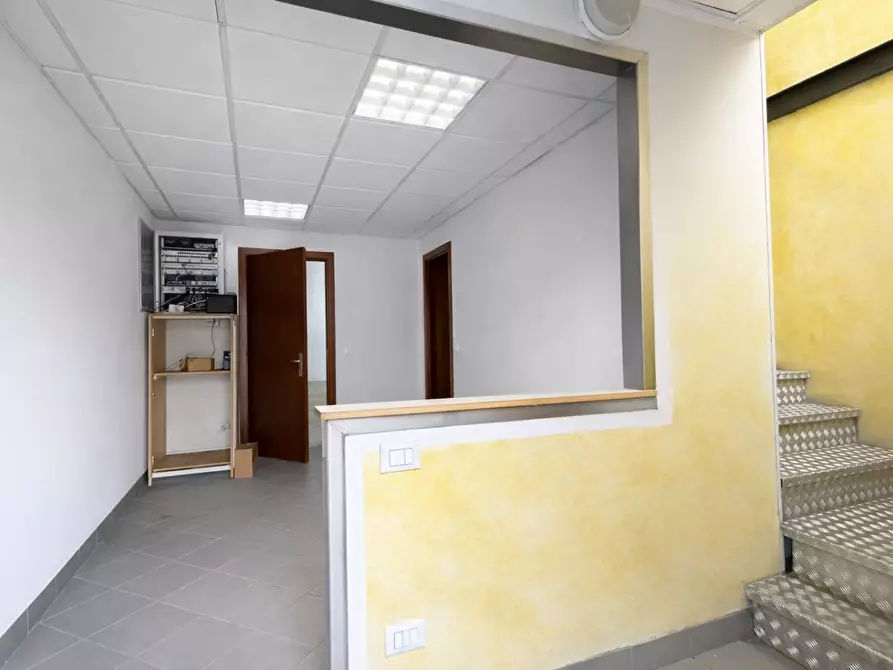 Immagine 7 di Attività artigianale in affitto  a Vicopisano