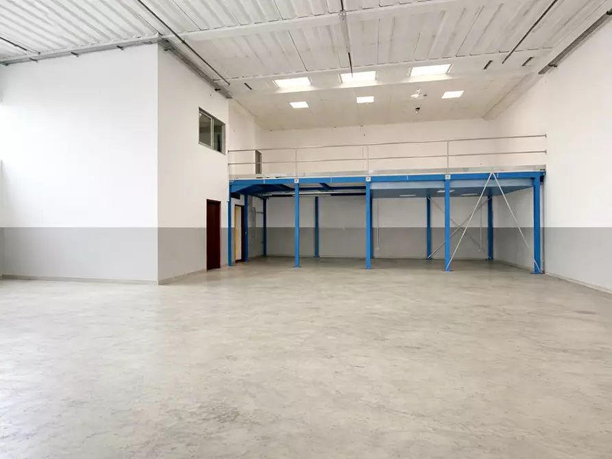 Immagine 2 di Attività artigianale in affitto  a Vicopisano