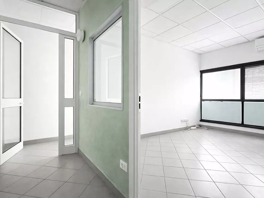 Immagine 8 di Attività artigianale in affitto  a Vicopisano