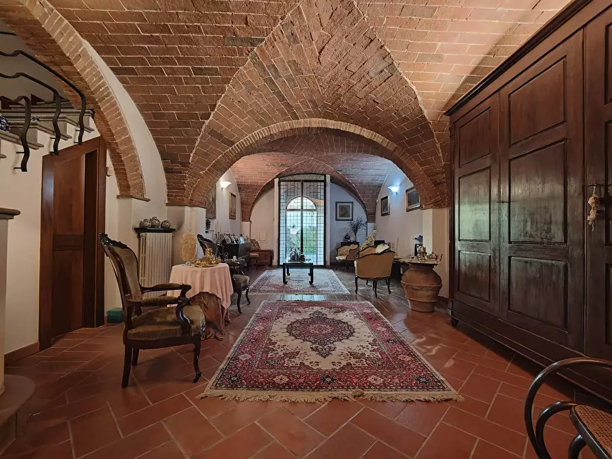 Immagine 1 di Casa colonica in vendita  a Empoli