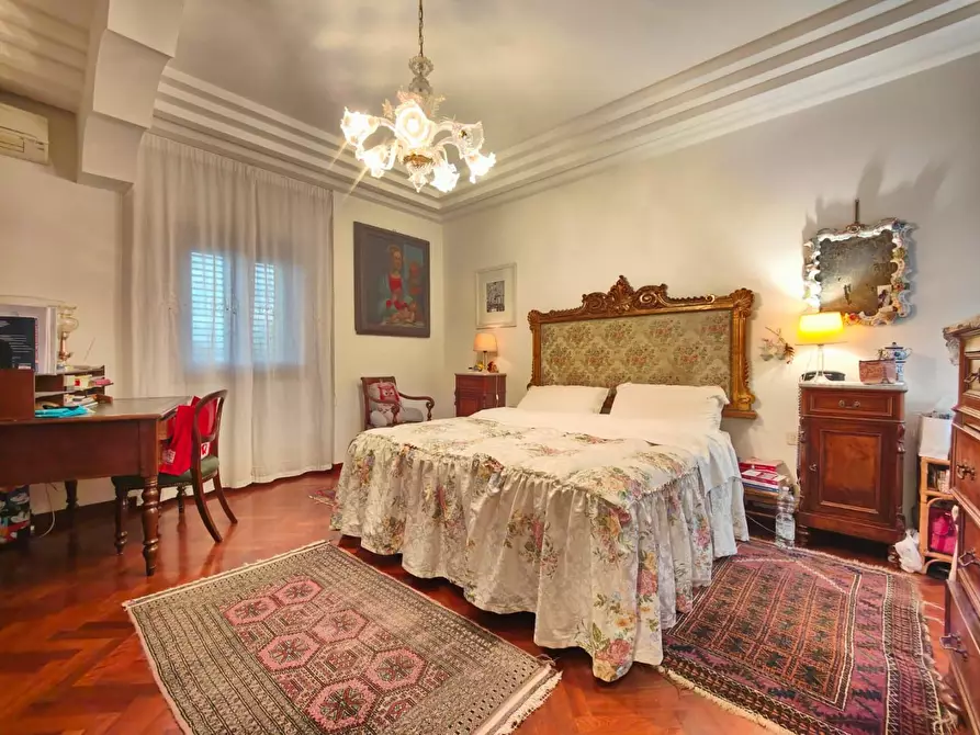 Immagine 9 di Casa colonica in vendita  a Empoli