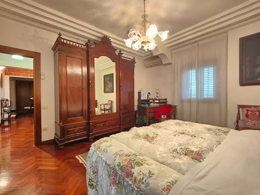 Immagine 10 di Casa colonica in vendita  a Empoli