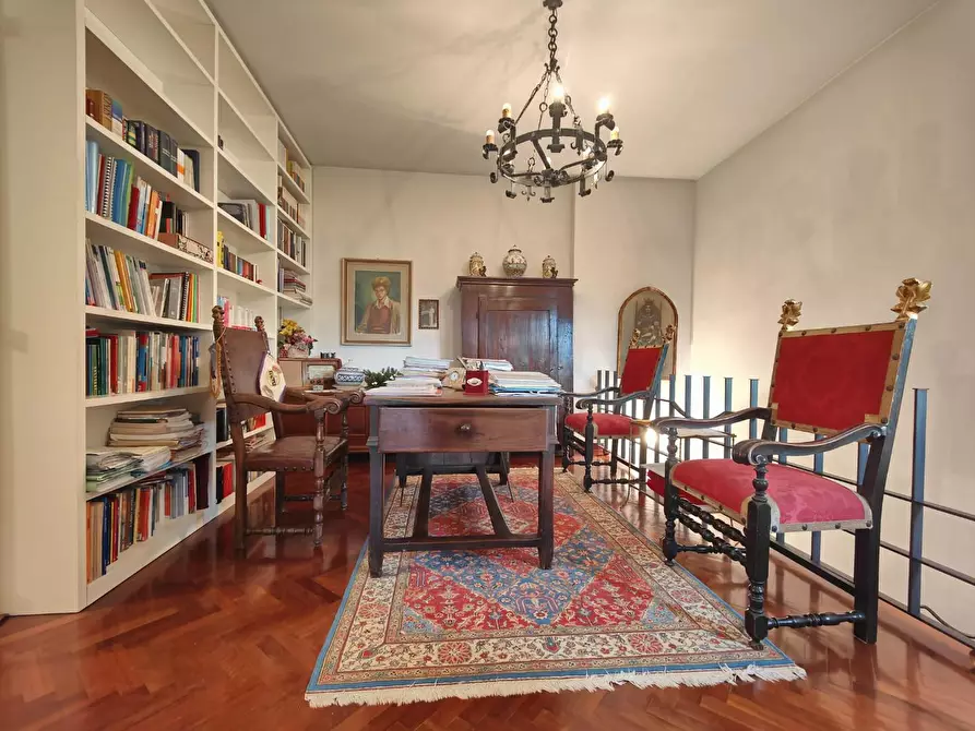 Immagine 19 di Casa colonica in vendita  a Empoli