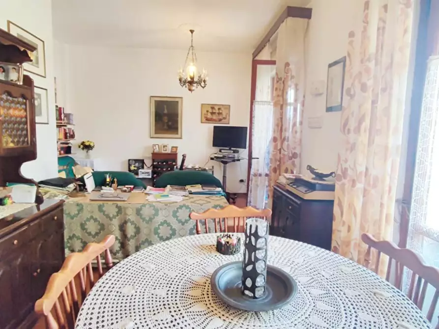 Immagine 4 di Appartamento in vendita  a Viareggio