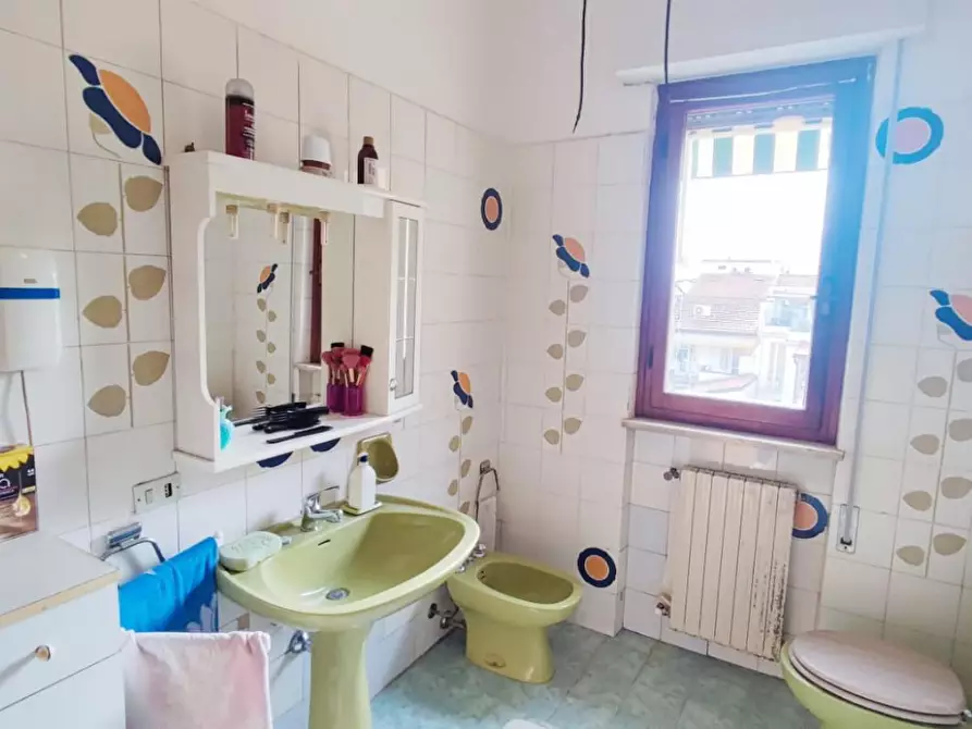 Immagine 14 di Appartamento in vendita  a Viareggio