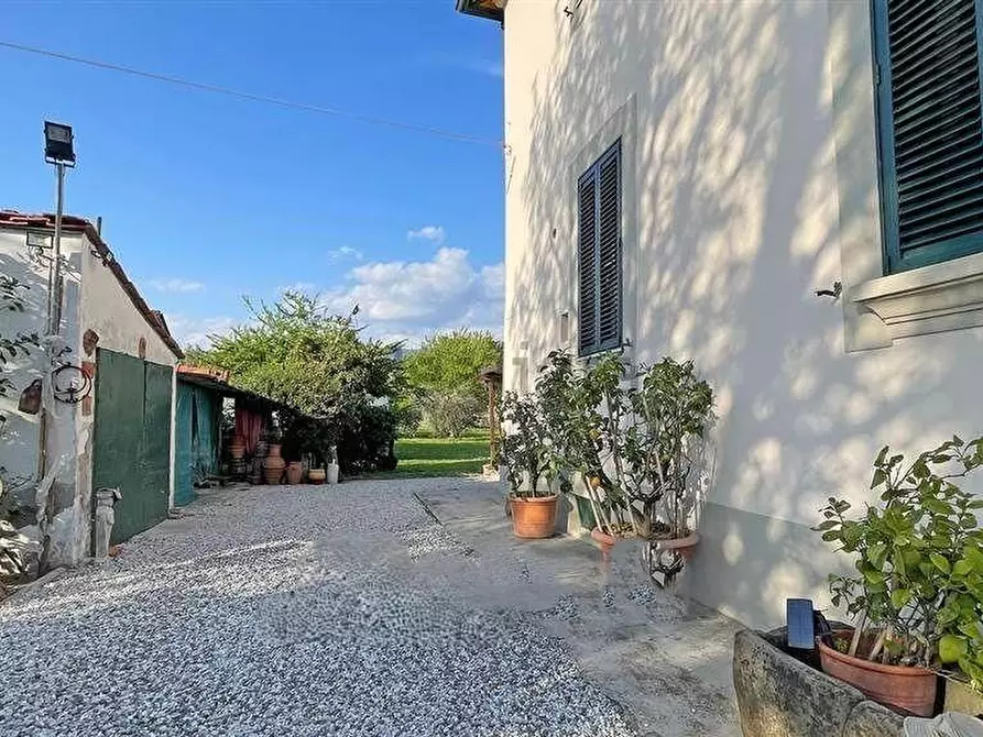 Immagine 24 di Casa bifamiliare in vendita  a Lucca