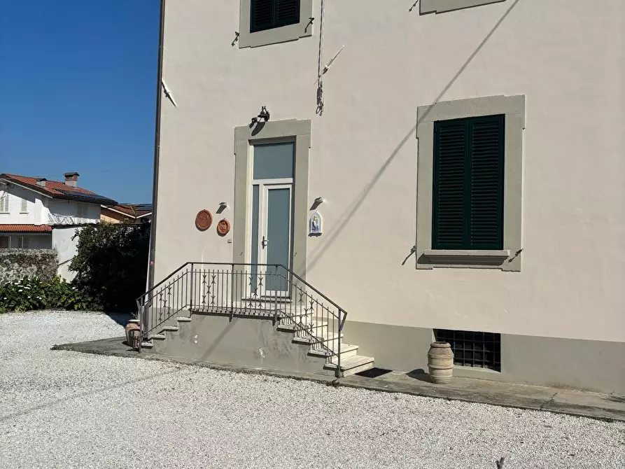 Immagine 2 di Casa bifamiliare in vendita  a Lucca