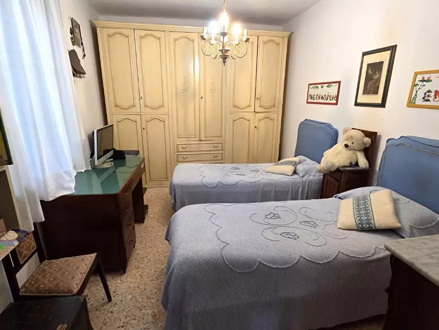 Immagine 4 di Casa bifamiliare in vendita  a Lucca