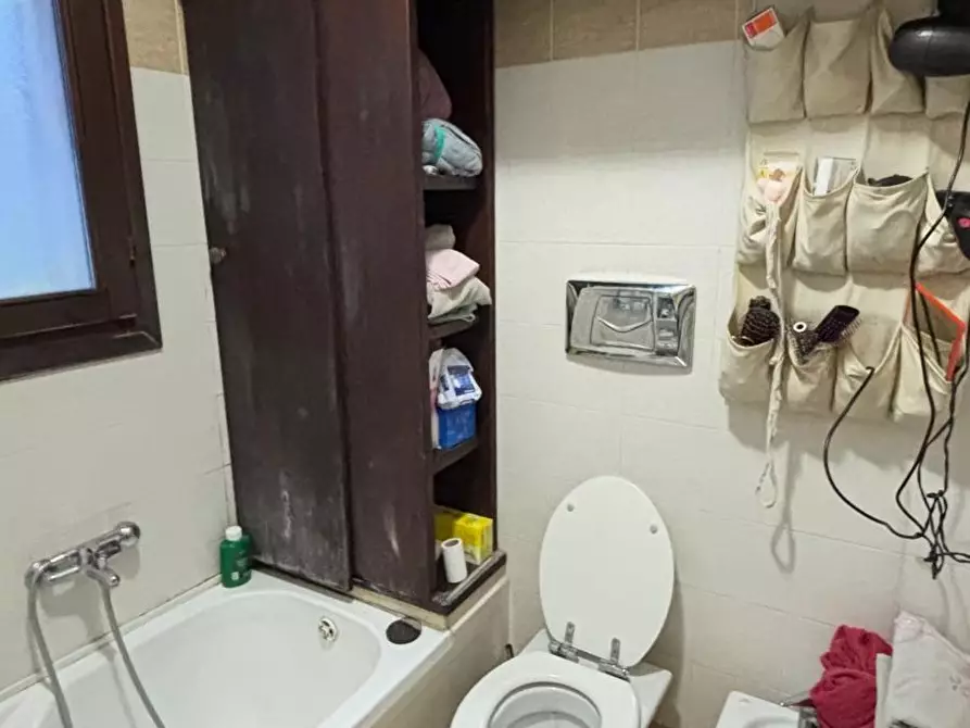 Immagine 6 di Appartamento in vendita  a Lucca