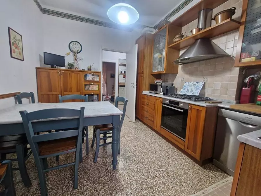 Immagine 5 di Appartamento in vendita  a Carrara