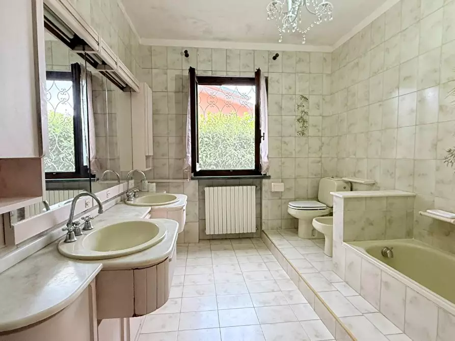 Immagine 27 di Villa in vendita  a Uzzano