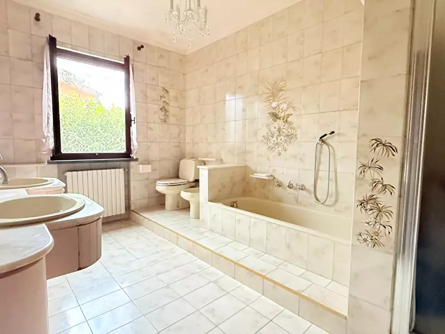 Immagine 26 di Villa in vendita  a Uzzano