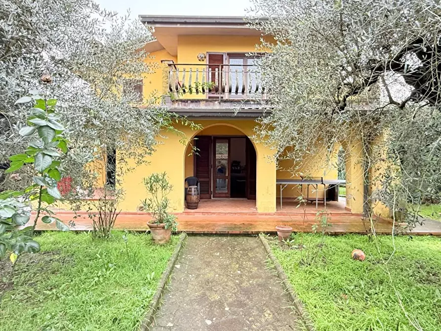 Immagine 3 di Villa in vendita  a Uzzano