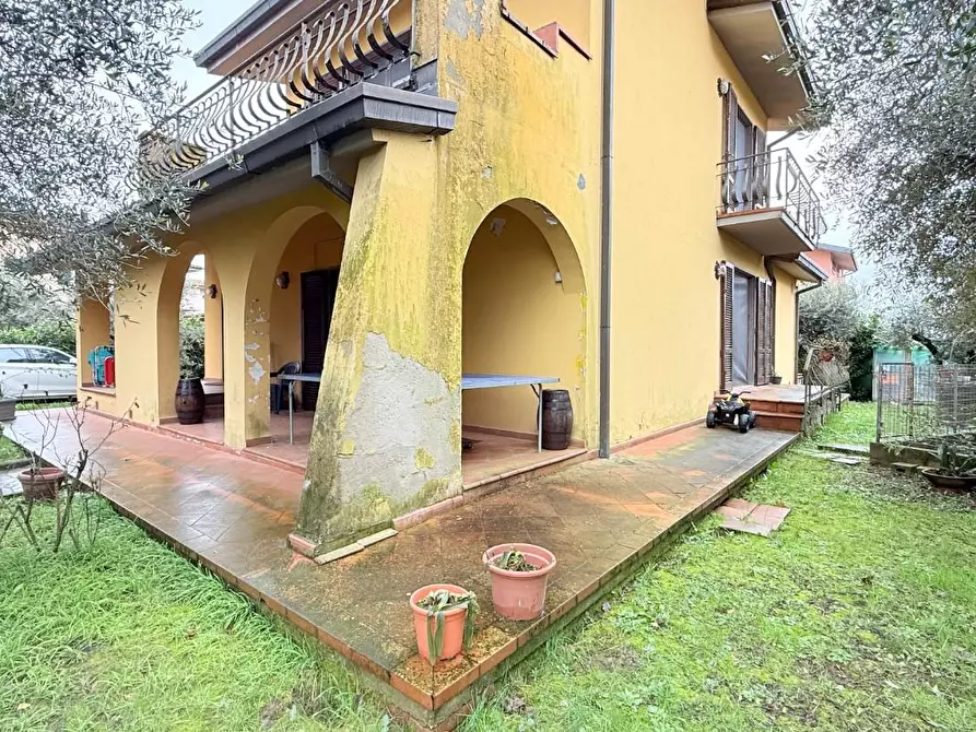 Immagine 4 di Villa in vendita  a Uzzano