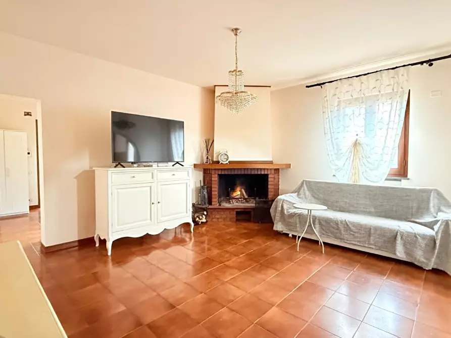 Immagine 18 di Villa in vendita  a Uzzano